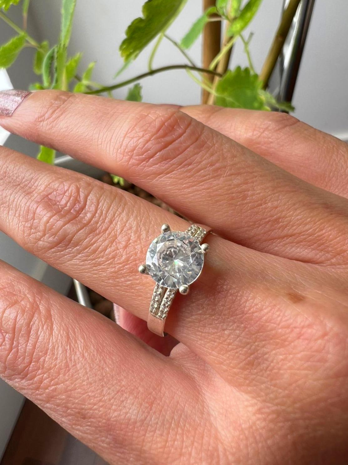 Anel Com Cristal Redondo Cravejado Swarovski